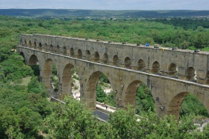 Pont du Gard, imposing itself